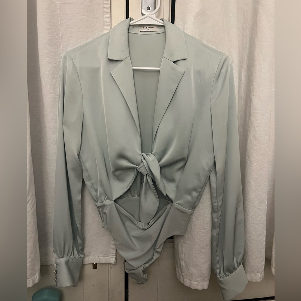 Aritzia tie front bodysuit